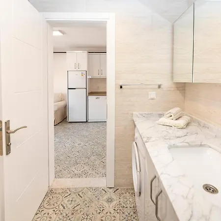 Appartement Convenient With Central Location In