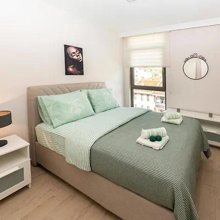 Convenient With Central Location In Appartement