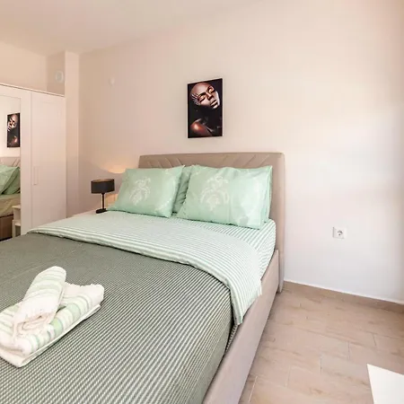 Convenient With Central Location In Appartement *